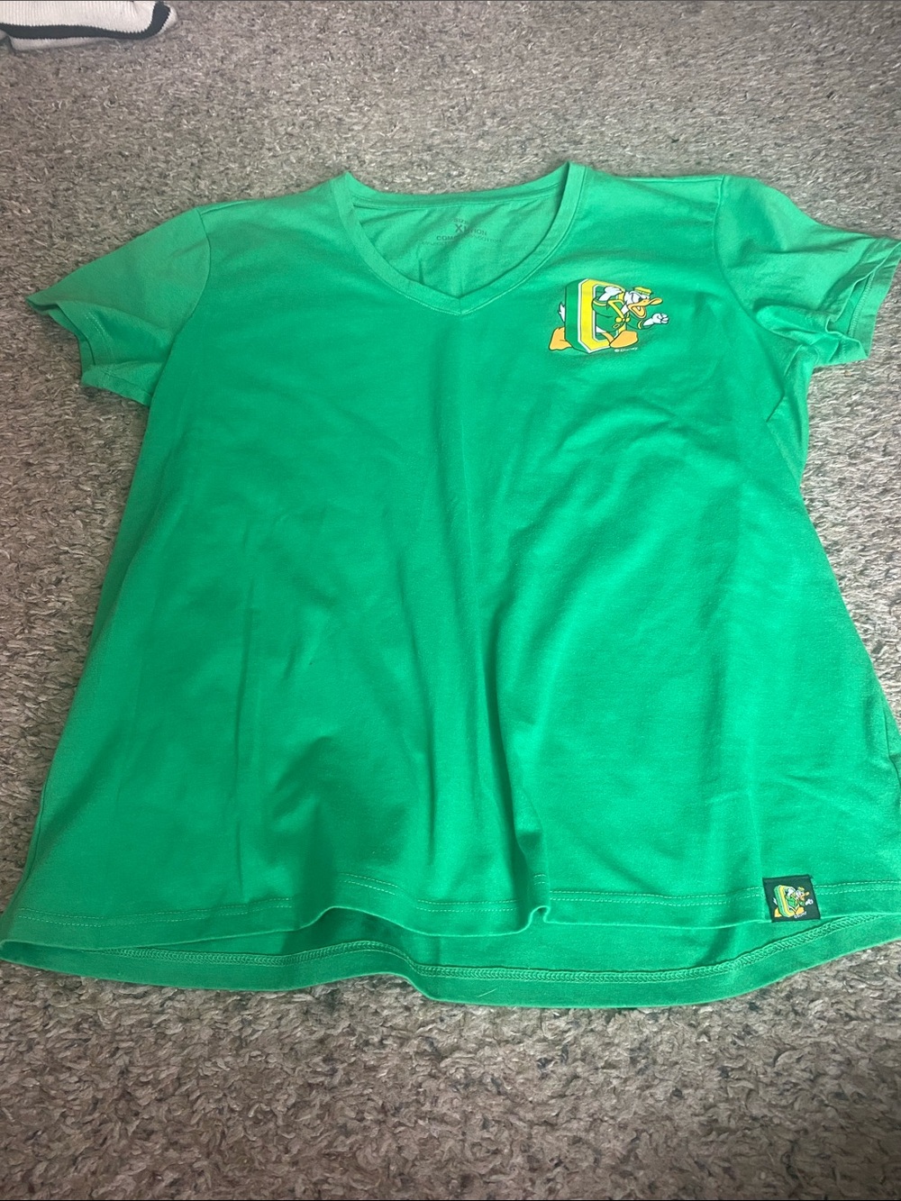 Oregon ducks Bright Green V-Neck Short Sleeve Tee with Chest Patch NWOT